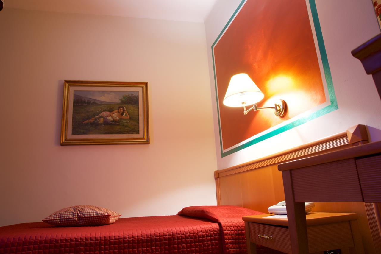 Hotel La Luna 3*